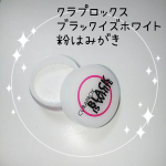 🦷ブラックイズホワイト🦷 ⁡=粉はみがき　3g=⁡⁡汚れ、黄ばみ、歯石、歯垢の沈着を防ぎ、歯本来の白さを取り戻すカーボン入りホワイトニングパウダー。⁡清涼感が口内を疾走するストロングミントフレ…のInstagram画像