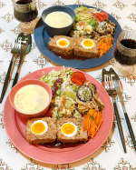 *。🍴👩🏻‍🍳ビストロあちか👩🏻‍🍳🍴・卵入りミートローフ・イワシサーディンのポテサラ・ナスとキノコのバルサミコマリネ・キャロットラペ・グリーンサラダ・コーンスープ・赤…のInstagram画像