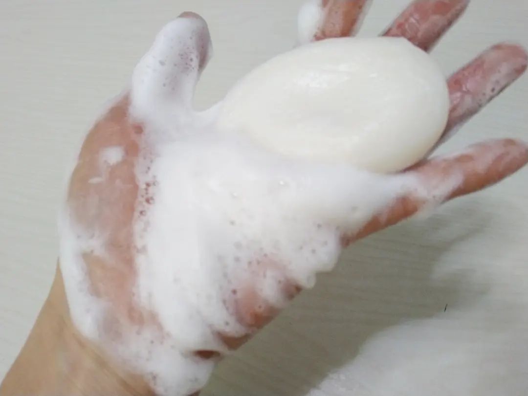 口コミ投稿：「米麹まるごとねり込んだ洗顔石けん」日本酒を仕込む職人さん「杜氏」の美しい手肌…
