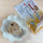 *大好きなマルトモさんの「かつおとごまの浅炊き」袋を開けたときからかつお佃煮のいい香り〜♡しっとりタイプのふりかけでしっかり味でとっても美味しいんです😍✨佃煮ってご飯のお…のInstagram画像