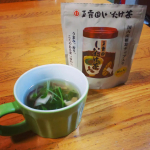 te_reko玉露園さんのしいたけ茶🍵国内産椎茸チップ入りでお出汁の効いた美味しいお茶です🍵うまみ、香り、コクが深いお茶として飲んでもよしお料理でアレンジ出来そうです茶碗蒸し、…のInstagram画像