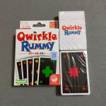 アメリカ発の戦略型カードゲーム『クワークルラミー』✨同じ色や同じマークの６枚セット（クワークル）をよりたくさん作った人が勝ちです👍対象年齢は8歳～でルールはシンプルですがな…のInstagram画像