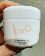 KOO「エッセンスシャルジェル」保湿パック、マッサージ、リフレッシュと3つが同時に実現したミラクルジェルエステサロン・プロ仕様のお化粧品です。透明のプルンプルンのジェルで、肌にのせると、…のInstagram画像