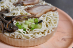 スープ・麺・具材が冷凍になっているので鍋で温めるだけ❤️キンレイさんのお水がいらないシリーズは色々食べてますが、今回のが私の中で今のところ1位です🍜#花よりラーメン#キンレイの…のInstagram画像