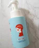 アカミチャン泡洗顔 使用しています。乾燥敏感肌さんのための新しく発売される泡洗顔料です。約1ヶ月使い続けてますが私の肌に合っていてとても気に入っています。⁡⁡泡で出てくるのもとにかく楽…のInstagram画像