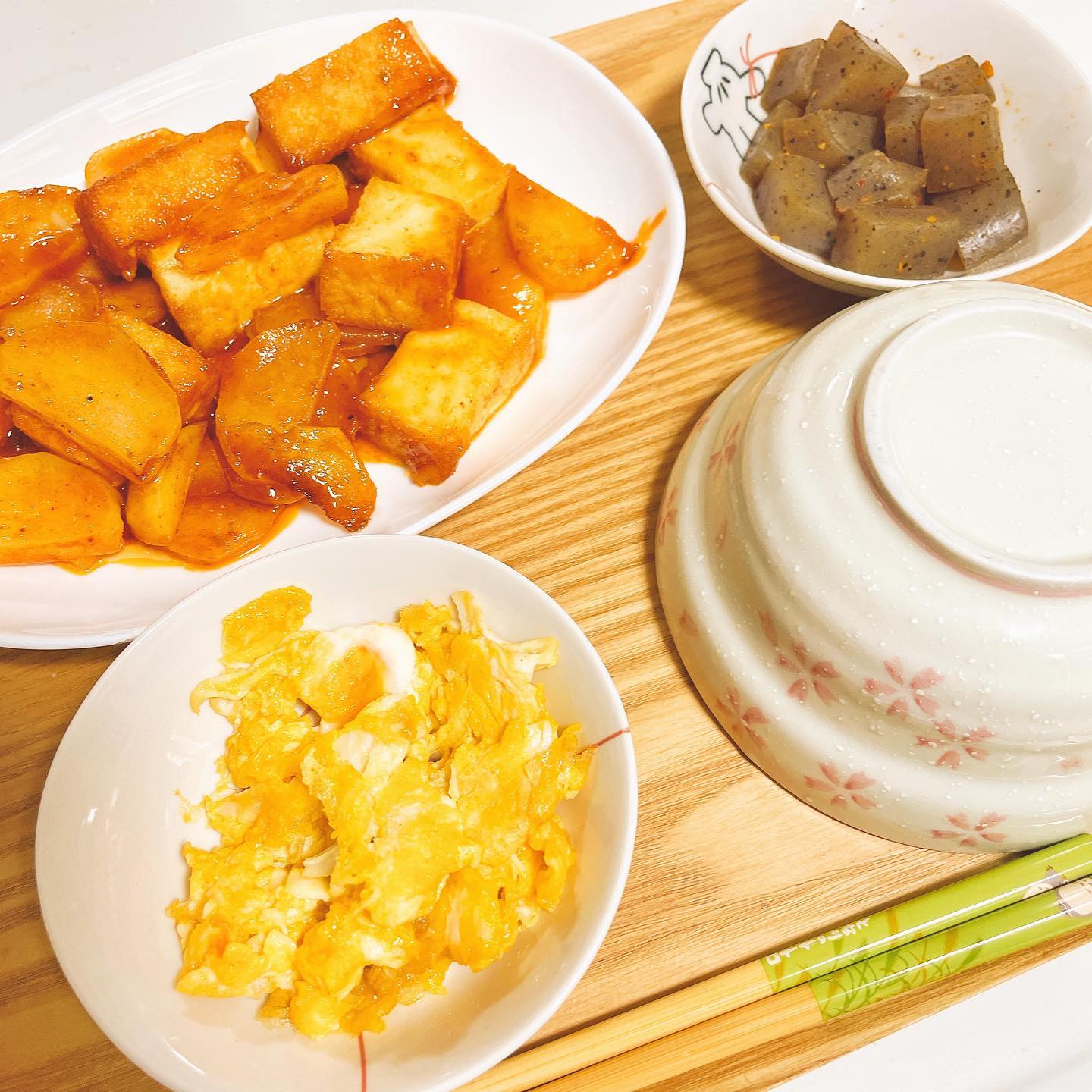 口コミ投稿：🍳\ 夜ごはん𓌉◯𓇋 /𖧧.｡.Menu⚪︎厚揚げとお芋の甘辛炒め⚪︎あまいたまご⚪︎こんにゃくのピ…