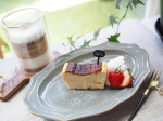 @nameraca_baschee さんの#なめらかバスチー。とろける#生クリーム 付きで、#苺 を添えて頂きました🍓💕写真2枚目に載せているのは、スーッとしすぎないから清涼感が苦手な方で…のInstagram画像
