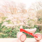 🌸´-🄳-🄱🄸🄺🄴 🄼🄸🄽🄸 🄿🄻🅄🅂 🚲‪𓂃 𓈒𓏸𝒇𝒓𝒐𝒎 @ides_official 𝒔𝒂𝒎𝒂.･♥1歳から遊べるチャレンジバイク·͜·✌︎´-新色の赤色のbike🏍が届…のInstagram画像