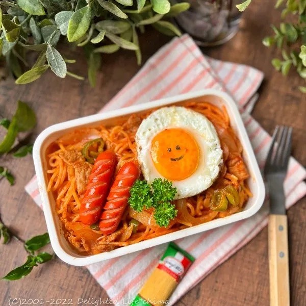 口コミ投稿：*今日のお弁当はちょっぴり甘めのナポリタン🍝赤いウインナーに目玉焼きがをトッピン…