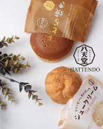 ୨୧┈┈┈┈┈┈┈┈┈┈┈┈୨୧くりーむパンで有名な八天堂の新商品✨@hattendo_official シュークリームとどら焼きしっとりふわふわの生地にたっぷりと…のInstagram画像
