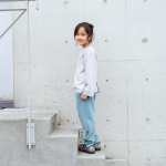 @nissen_kids_official 𖤣𖤥#ダブルフェイステーパードパンツ を着用してます！ゆっちゃんが履いてるのは#スモーキーミント ♪.6colors の100-17…のInstagram画像