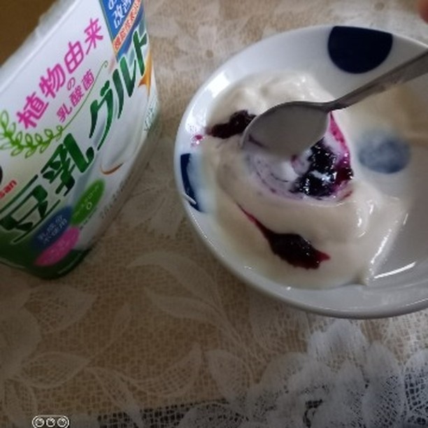 口コミ投稿：何時ものヨーグルトみたいに酸っぱくなくて柔らかい豆乳の味。豆乳嫌いな人でも食べ…