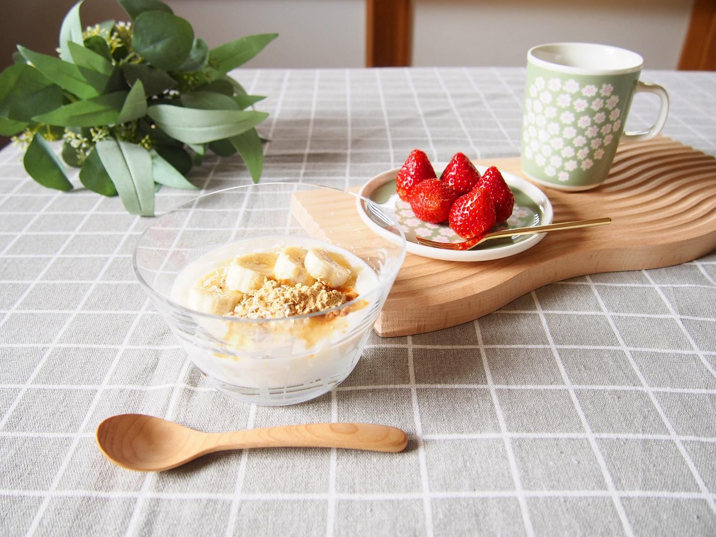 口コミ投稿：⁡⁡毎日朝食はヨーグルトと紅茶が多いです𓂃𓌉𓎩⁡⁡プレーンヨーグルトにきな粉、蜂蜜、バ…