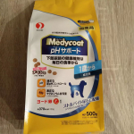 メディコート＜pHサポート＞⁡⁡⁡⁡1歳から 成犬用 ⁡⁡⁡毎日のごはんで愛犬の「おしっこ」の悩みをケアする国産プレミアムドライフードです🐶⁡⁡⁡⁡ 【下部尿路の健康維持】や【…のInstagram画像