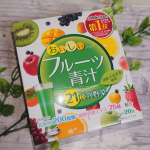 🌹フルーツ青汁🌹乳酸菌200億個+75種の果物・野菜を発行したエキスが入っています✨豆乳で割って飲んでみました！シェイカーを使うとダマになりにくく混ぜやすいです👍青汁特有の青臭さが…のInstagram画像