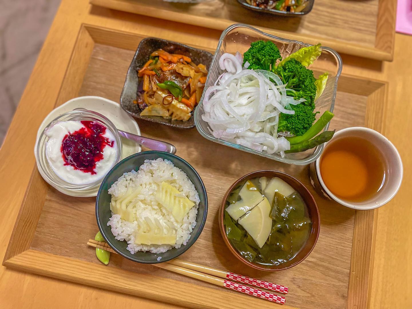 口コミ投稿：..⇢ ⇢ ⇢ 𓇼 2022.04.05.（火）𓇼..ෆ 筍ご飯🍚ෆ 若竹汁（わかめ・筍）ෆ 野菜サラダ（新玉…