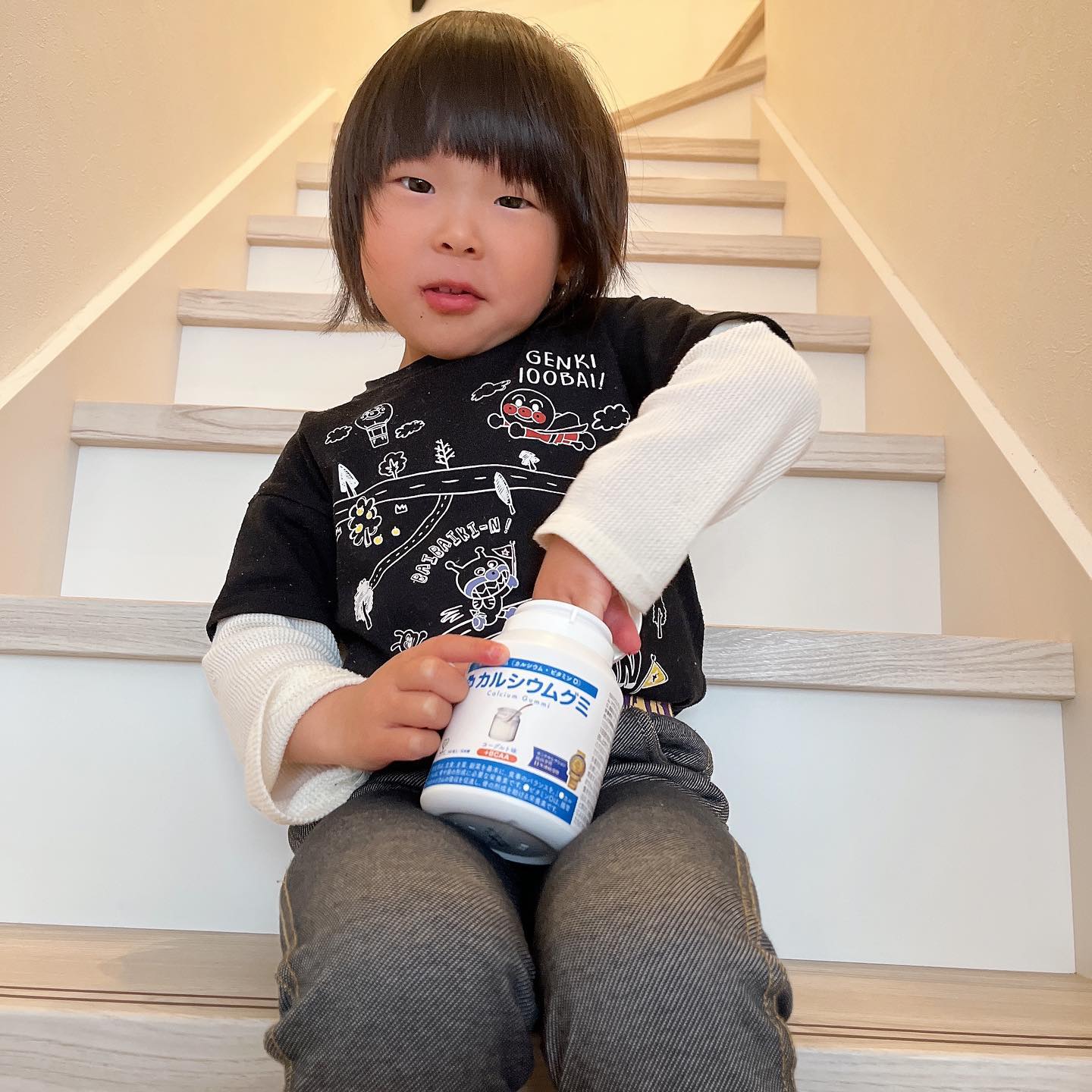 口コミ投稿：子どもの栄養を助けてくれるカルシウムグミ❣️変わらず続けてる💙💚毎日2〜3粒を朝ご飯…
