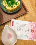 可愛い桜のお塩🌸🧂..薄く味付けした肉巻きにつけて食べました😋❤️..めっちゃ美味しくってさっぱりしてるしパクパクいけちゃった✌️..見た目も可愛い〜🤭🎀.…のInstagram画像