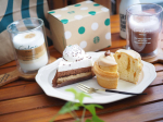 #スタバ の#カフェオレケーキ と#カフェオレロール を#テイクアウト しておうちスタバ☕️カフェオレケーキはぽってり厚みのある見た目もかわいくて、ケーキというより食べるクリームのよう😍…のInstagram画像