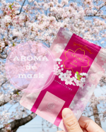 アロマdeマスク桜限定デザイン✨こちらの桜のアロマは、桜をイメージした気持ちやすらぐ香りの「桜ブレンド」で、香りからも春を感じられます。ピンクのマスクと相性抜群ですね❤️桜が終わってしまっ…のInstagram画像