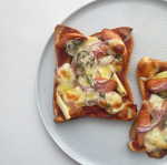 Pizza Toast 🍕 using left over veggies #tabascosauce 正田醤油さんから頂いた#ピザトーストソース を使って朝ごはん◎普段から常備し…のInstagram画像