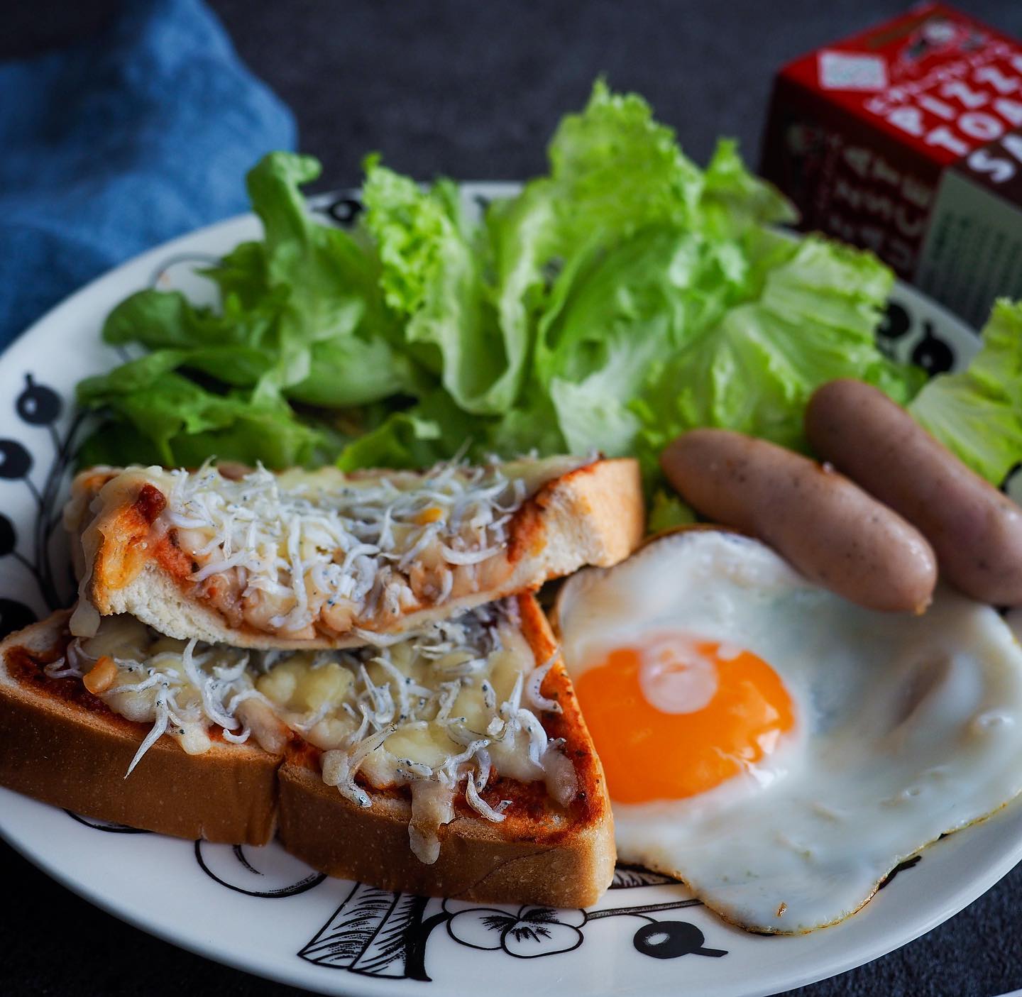 口コミ投稿：朝ごはんにピザトースト🍕しらすとチーズたっぷり乗せて😋ピザトーストソースって自分…