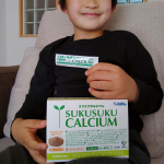 ・#カルシウムグミ で有名なスクスクのっぽくん固めのグミで噛む力も養えるのだけれど、歯の生え変わり時期は噛むと痛いらしくて💦粉末タイプなら痛まないのでスクスクカルシウムをお試し( ˙꒳​˙…のInstagram画像