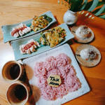 🌹おうちごはん🌹昨日は娘ちゃんが、ごはん作ってくれました✿❁梅うどん　お花風❁酒蒸し鶏　梅肉ソース❁揚げないかき揚げ❁冷奴　じゃこ、明太辣油かき揚げは小麦粉使わず、…のInstagram画像