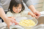 .GWにパパとお料理🍜...なべやき屋キンレイさん「豚骨魚介つけ麺」の調理体験モニターをさせて頂きました✨..小麦全粒粉をブレンドした100u0025小麦の太麺と濃厚な豚骨と魚粉、…のInstagram画像