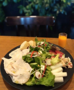 *本日のランチ♪@the_theatre_table さんにて「燻製ローストポークと10種のメリメロサラダ」@shibuyahikarie_official 渋谷ヒカリ…のInstagram画像
