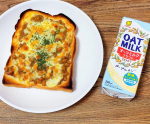 #朝ごはん 。#納豆チーズトースト 。いつもは綺麗に焼けるのに、久しぶりに周りを焦がしちゃった💦普段はマルサンアイさんの豆乳を飲むんだけど、今日はマルサンアイさんのオーツミルククラ…のInstagram画像