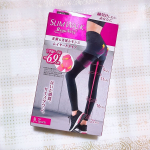 スリムウォーク　美脚&美尻レギンス下半身トータル-6.9cm?! ※1運動時も理想のスタイルをキープできる段階圧力設計レイヤードタイプのレギンスのご紹介です。🔍商品情報u003Cカラー>ブ…のInstagram画像