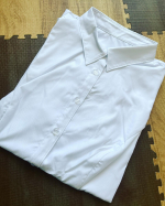 u0040nissen_inner_official 様。グラマーさん用の半袖シャツです。普段のサイズでシャツを買うと、肩はガッチリ、胸元はパンパンと言う悲惨な見た目になる私。最近出会ったニ…のInstagram画像
