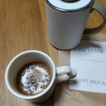 Earth MILK　オーツミルクベース🌿今マイブームのオーツミルク専用ケトルに水を入れて、ピピッとなったらオールミルクベースを30gいれて30分したら完成✨時間を置くのを長く…のInstagram画像