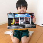 📢👦🏻事件発生❗️応答せよ❗️臨場感に大興奮‼️トイザらス🦒スピードシティ🚓🚑🚒ヒーロー大好き🦸🏽‍♂️正義の味方に憧れ続ける我が息子👦🏻最近のブームは幼稚園のお友達と警察ごっこ👮🏻👮🏻‍…のInstagram画像