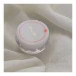 .↫↬↫↬↫↬↫透明なテクスチャーの中に縁起物の金箔入りウツクシア様のオールインワンジェル【しあわせ想い】お試し中です😌..プルプルのジェルスパチュラで適量手に取り&hellip;のInstagram画像