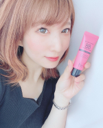 .オトナの肌悩みをカバーする美容液ファンデーション。１本５役の進化系BBクリーム♥️✓美容液✓日焼け止め✓化粧下地✓ファンデーション✓コンシーラお試ししてみ…のInstagram画像