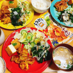 今日の晩ごはん。正田醤油 様のラクめしシリーズ。タンドリーチキン ‼️これめっちゃ美味しくてオススメです♪買ってきたの肉を調味料入りのジップロックに入れてそのまま冷凍しておく！使い…のInstagram画像