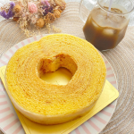 八天堂様のバームクーヘンととろけるクリームを食べました☺️❤️可愛らしいハート形のフォルムが目を引く、口どけの良いバームクーヘンです！味はふんわり優しいカスタード味でとっても美味しかったで…のInstagram画像
