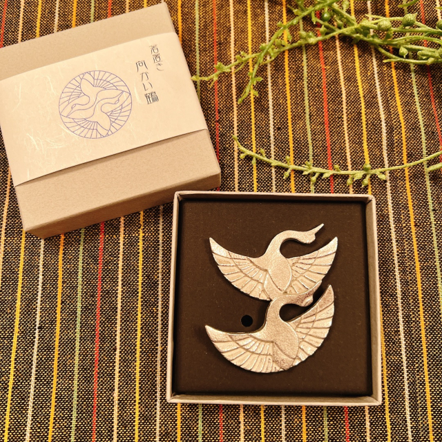 口コミ：富山県の高岡銅器「錫箸置き 向かい鶴」を紹介します。の画像（1枚目）