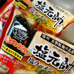 なべやき屋キンレイ様のお水がいらないシリーズ！塩元帥のラーメン頂きました😍これね、何がすごいってスープも固まってるんだよー😳😳😳冷凍食品なんですが、袋からだしてお鍋にポン。ぐつぐつさせ…のInstagram画像