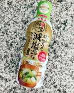 だし香る鮮度みそ 減塩あわせ 410gを使っています♥鮮度みそあわせと比較して減塩25％タイプ。やっぱり減塩はうれしい製品です。美味しさキープの鮮度ボトル使用のだし入り液状みそ♥冷蔵庫に…のInstagram画像