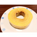 八天堂のバームクーヘンほんとに美味しくて大好き〜🥲❤️もう一個は職場のみんなと召し上がったんだけど、周りの砂糖がザラザラ美味しくて一口だけでも、ずっしりして食べごたえがあるの😚…のInstagram画像