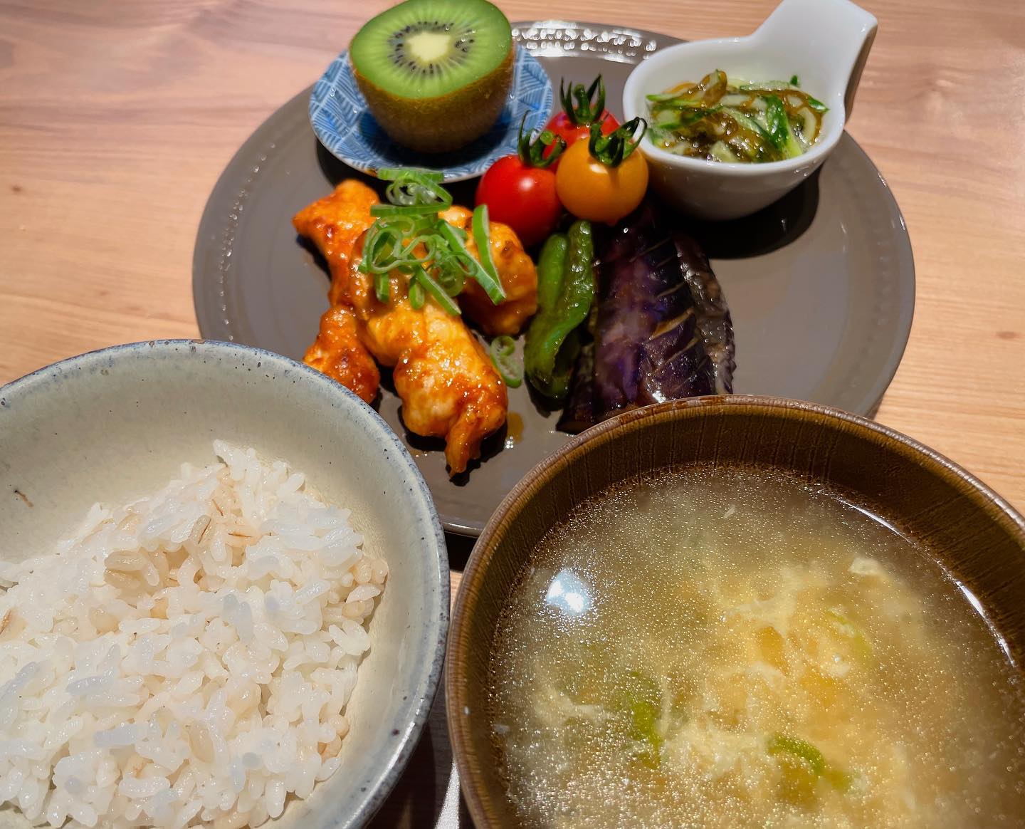 口コミ投稿：今日のよるごはん𐂐 ⠜＊ヤンニョムチキン風＊茄子とピーマンの揚げ浸し＊きゅうりとも…