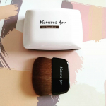 スキンケア発想をベースに作られたおしろい、Natures for（ネイチャーズフォー）の「UVフラワーパクト」です。・・混合肌で夏はすぐにTゾーンのファンデが崩れてしまうタイプなんですが、ティン…のInstagram画像