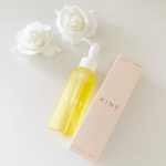 『KINS CLEANSING OIL』.美肌菌発想のクレンジングオイル🌟.さらりとしたテクスチャーのオイルだから全然ベタつきが気にならない！◎.お肌に伸ばしやすくてメ…のInstagram画像