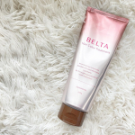 ベルタヘアカラートリートメントです！母が白髪が多くなり気にしていたのでモニターさせていただきました♡白髪染めは美容院でやってもすぐ伸びて白髪が目立ってしまうと悩んでいた母🥺家で染め…のInstagram画像