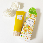『meshimase ゴマージュシュガー オスマンサス』.meshimaseから数量限定キンモクセイの香りのボディスクラブ💐.ざく・じゅわ・ポロポロとテクスチャーが変化していく…のInstagram画像