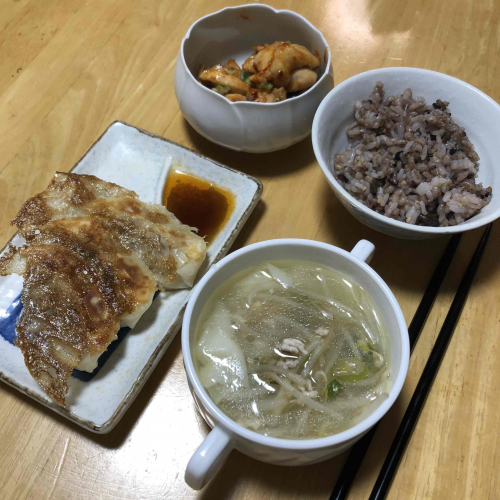 もち麦と雑穀米で食べるいつもの食事の画像（1枚目）