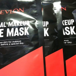REVLON SPECIAL MAKEUP BASE MASK 5枚入り想像していた以上にひたひたぷるぷるなマスクでした。なのにぶきっちょでもサッと広げられてかつ広げている間にぽたぽた落ちたりって…のInstagram画像